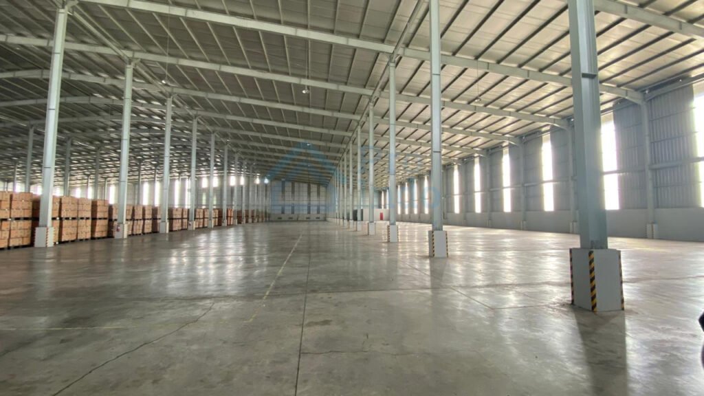 Disewakan gudang Luas 2.700m2 di Karawang Barat